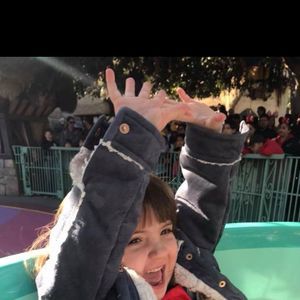 Meet your Posher, Alora